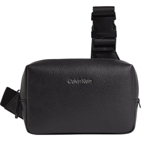 Produits victimes de leur succès Calvin Klein Noir Recycled Harness Crossbody Bag 