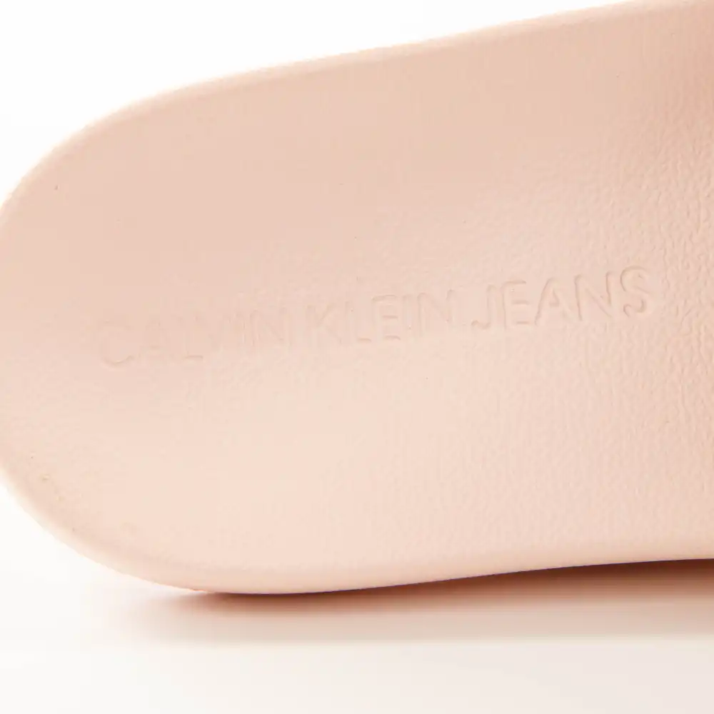 monogram Calvin Klein - 7 monogram Calvin Klein - 7