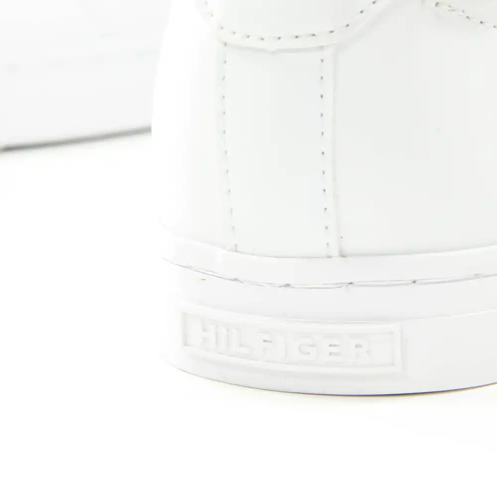 Essential Tommy Jeans - 8 Essential Tommy Jeans - 8