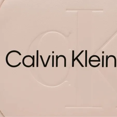 Produits victimes de leur succès Calvin Klein Rose Sculpted Camera Bag 18 Mono