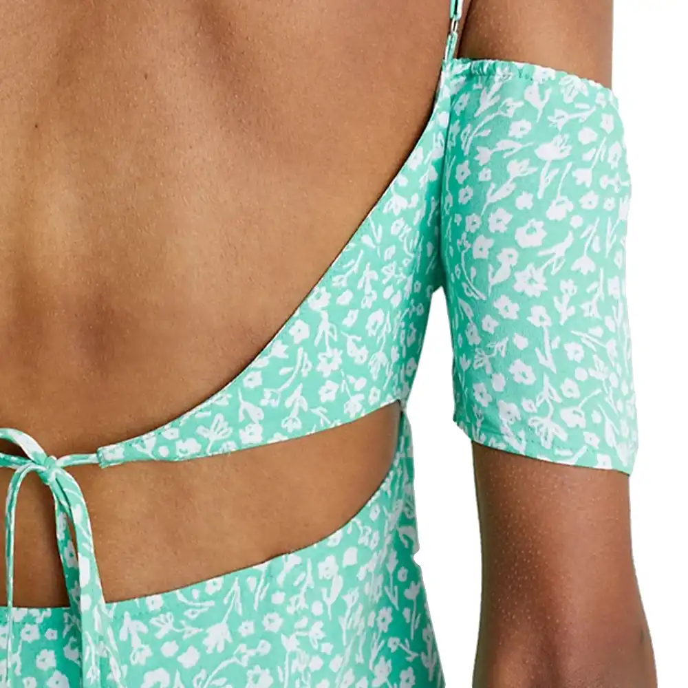 epaules denude Calvin Klein - 2