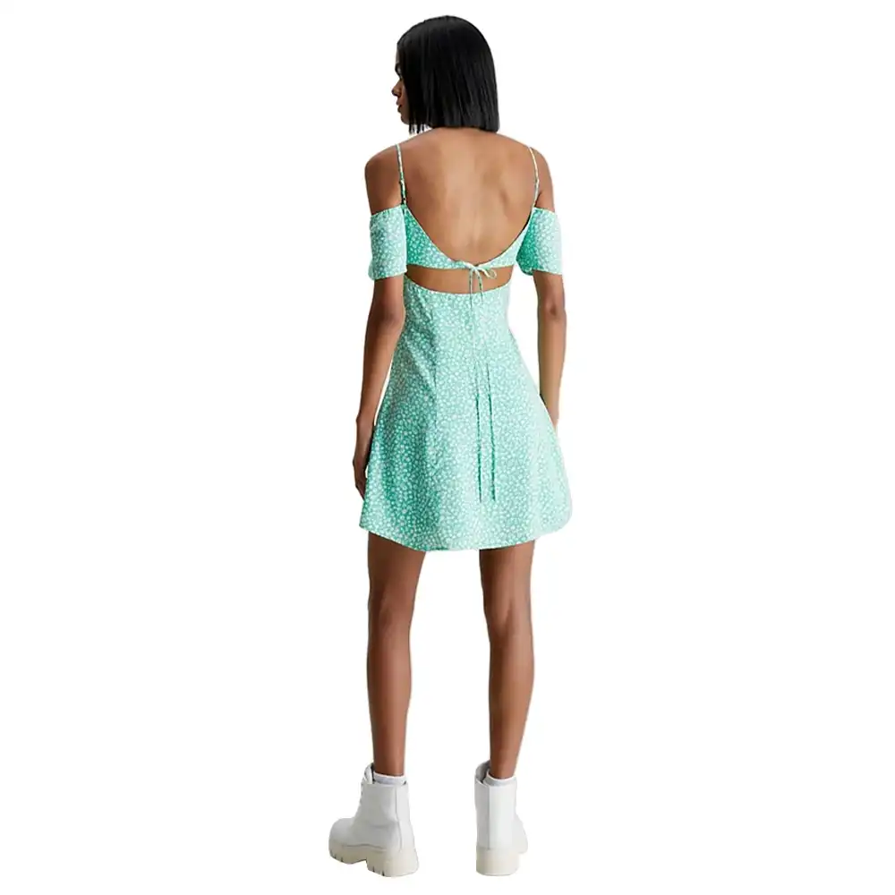 epaules denude Calvin Klein - 5