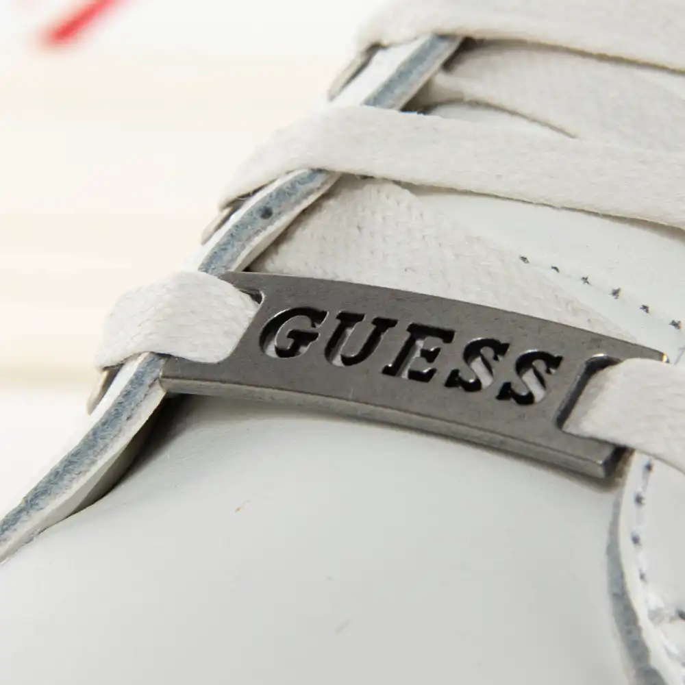 Basket basse homme Guess Red logo triangle Blanc - ZESHOES