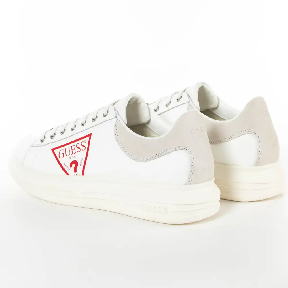 Basket basse homme Guess Red logo triangle Blanc - ZESHOES