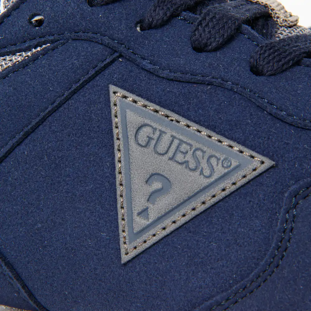 logo triangle Guess - 4 logo triangle Guess - 4