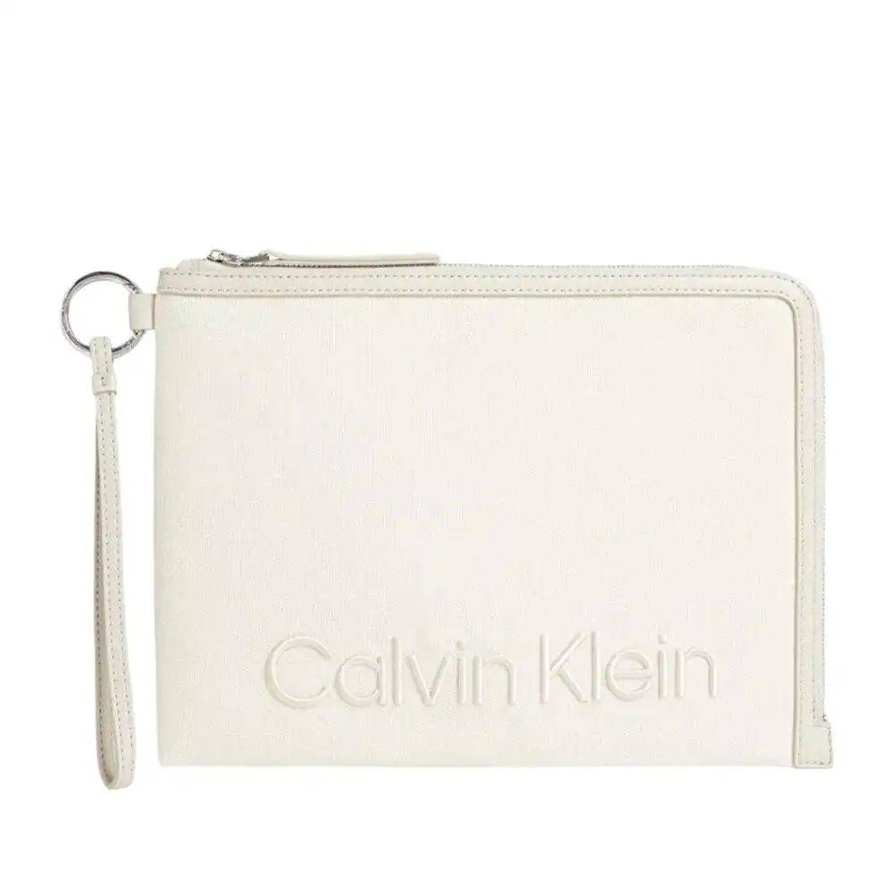 Logo relief Calvin Klein - 1