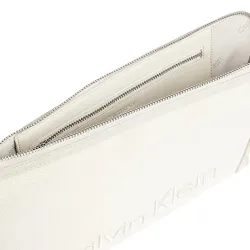 Logo relief Calvin Klein - 3 Logo relief Calvin Klein - 3