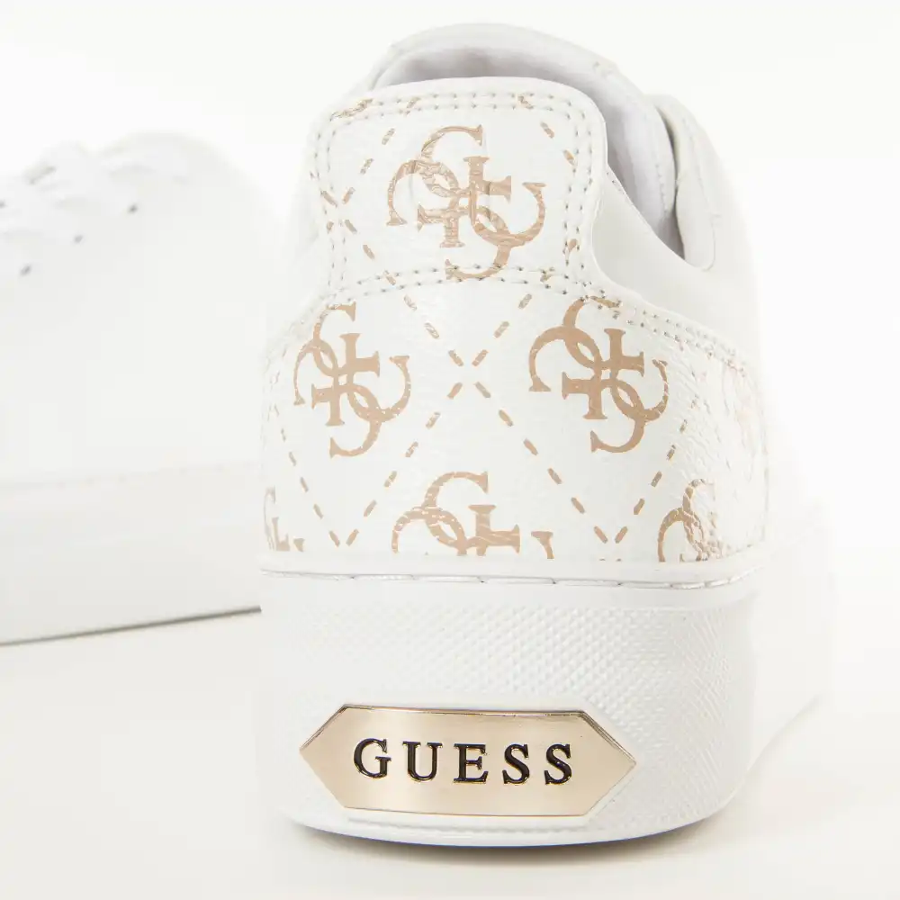 Gianele Guess - 9