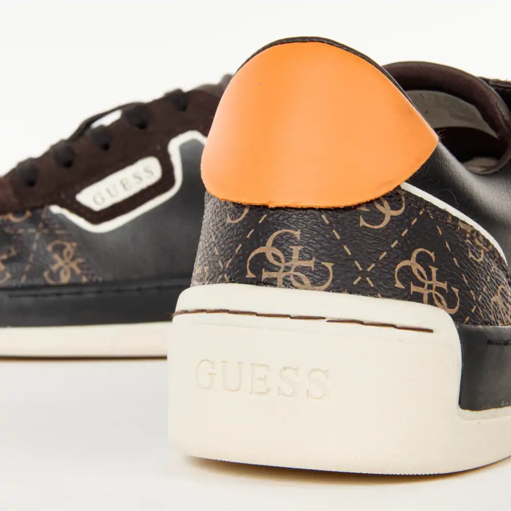 Essentials Guess - 9