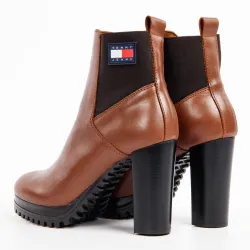 Essential Tommy Jeans - 5 Essential Tommy Jeans - 5