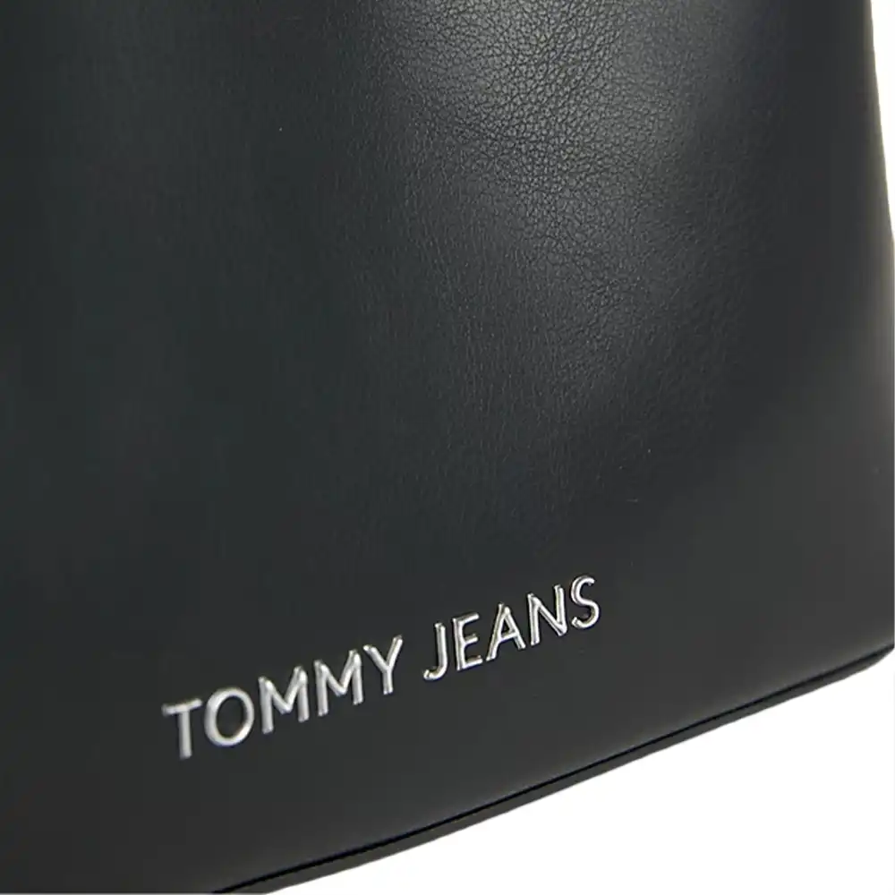 essential Tommy Jeans - 3 essential Tommy Jeans - 3