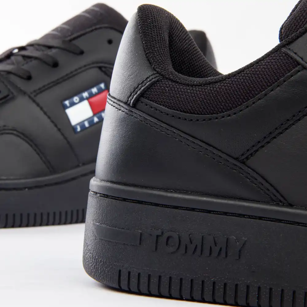 Esssential Tommy Jeans - 9 Esssential Tommy Jeans - 9