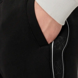 Relief Guess - 3 Relief Guess - 3