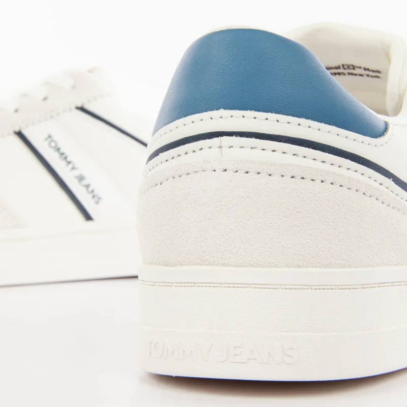 PARTNER: CREATION ref EM0EM01524-M8D