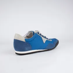 triangle logo Guess - 4