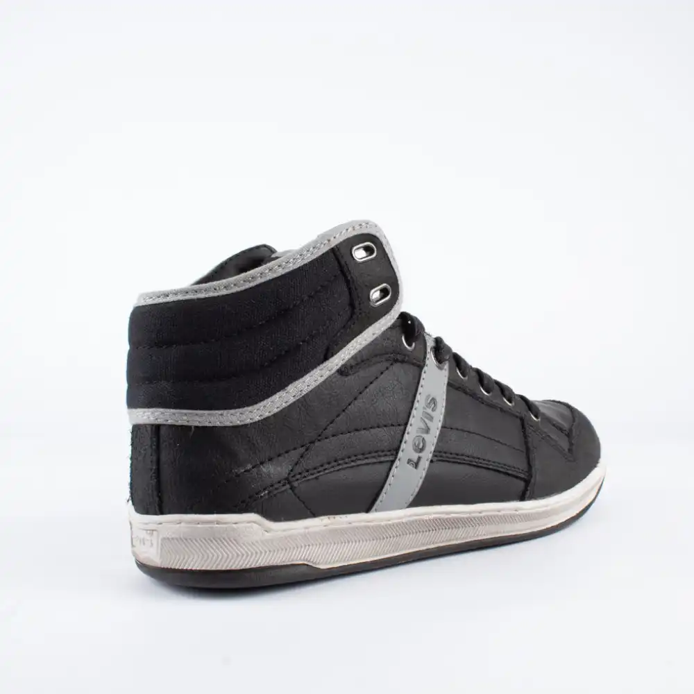 Produits victimes de leur succès Levis Basket Levis Noir