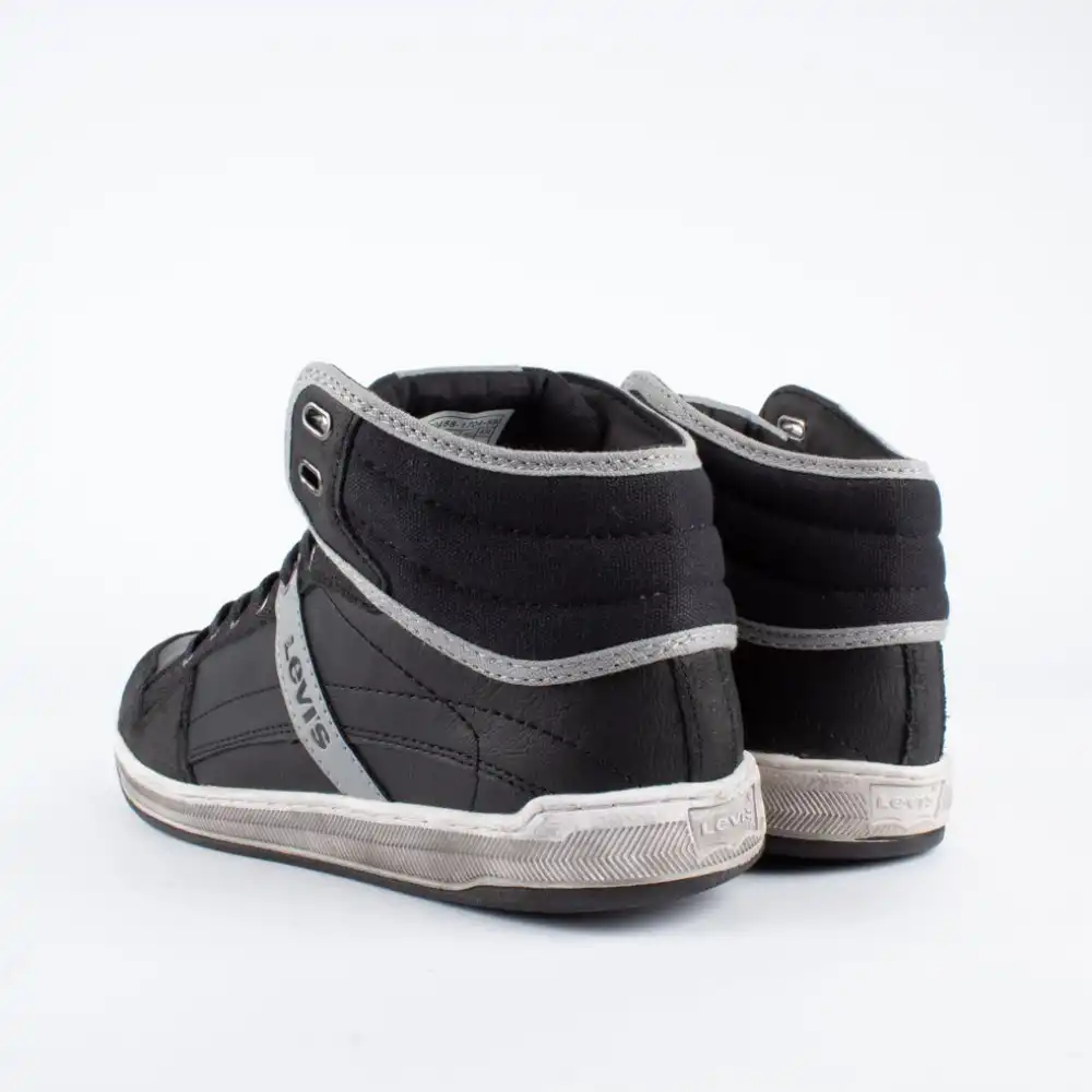 Produits victimes de leur succès Levis Basket Levis Noir