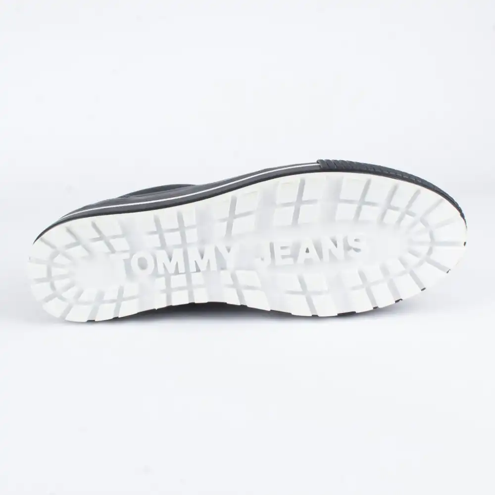 Basket femme Tommy Jeans lowtop cleated Noir - ZESHOES