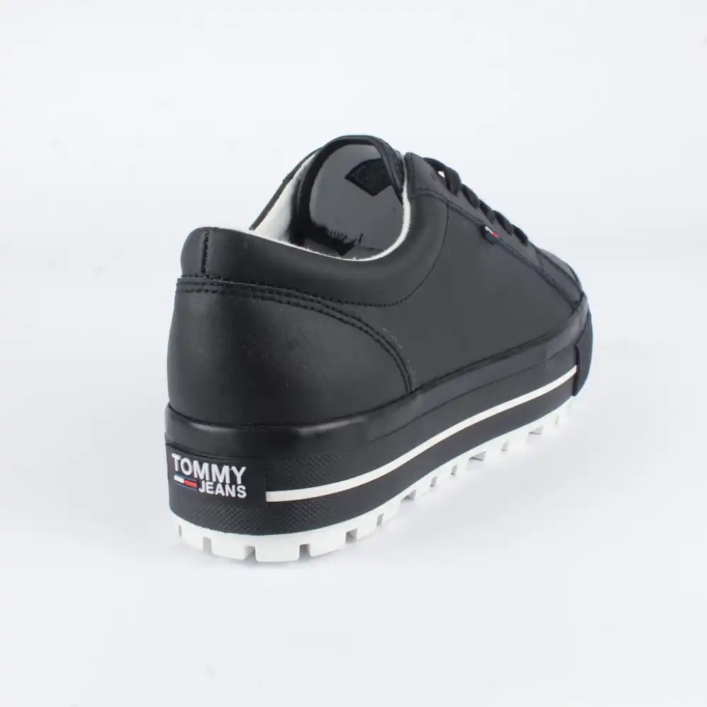 Basket femme Tommy Jeans lowtop cleated Noir - ZESHOES