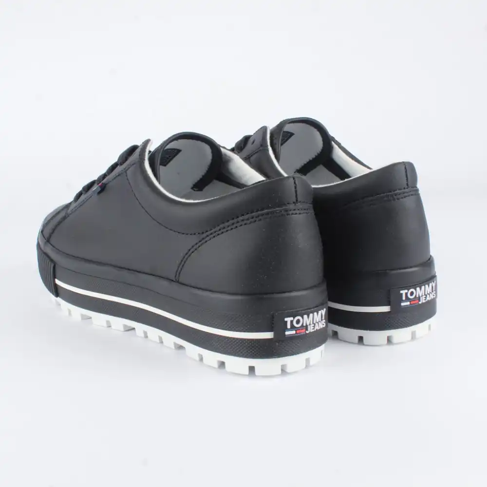 Basket femme Tommy Jeans lowtop cleated Noir - ZESHOES