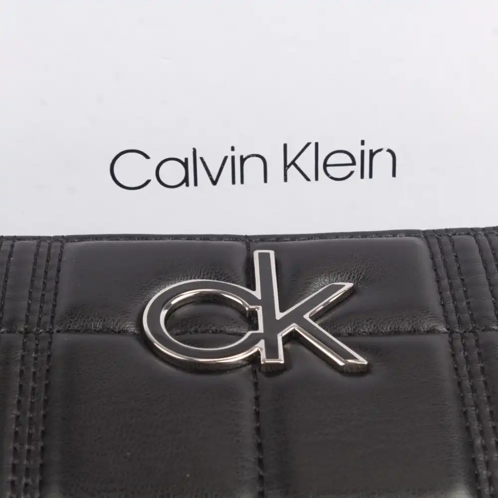 Portefeuille femme Calvin Klein re-lock large ziparound Noir - ZESHOES