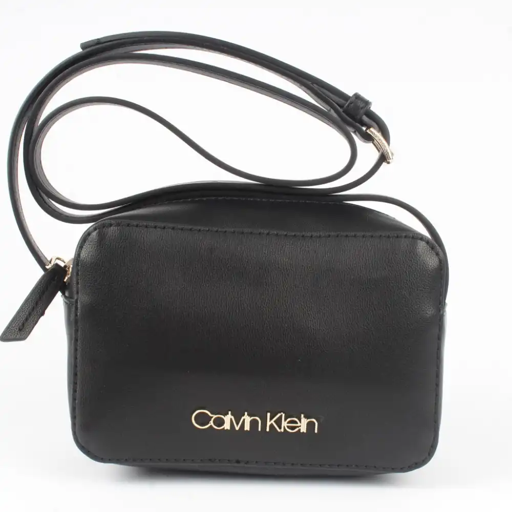 Sacoche femme Calvin Klein must classic Noir - ZESHOES