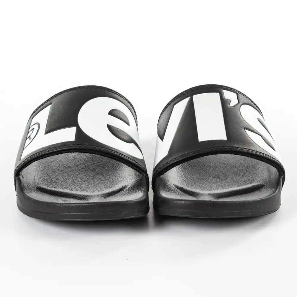 Produits victimes de leur succès Levis strong branding Noir