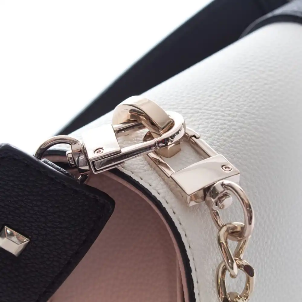 asher contrasting shoulder