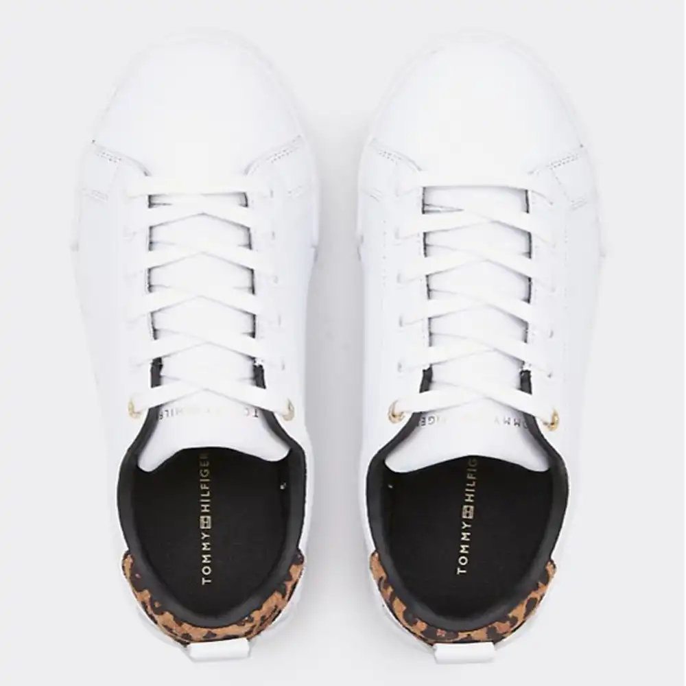 Produits victimes de leur succès Tommy Jeans branded leo print Blanc