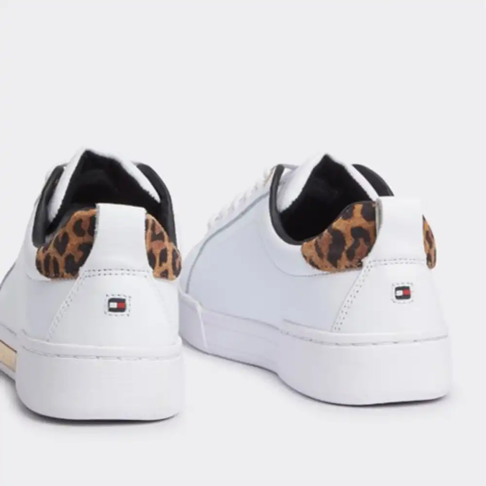 Produits victimes de leur succès Tommy Jeans branded leo print Blanc