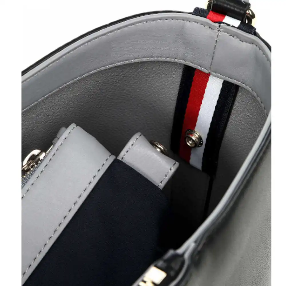 Sac a main femme Tommy Jeans iconic satchel solid Noir