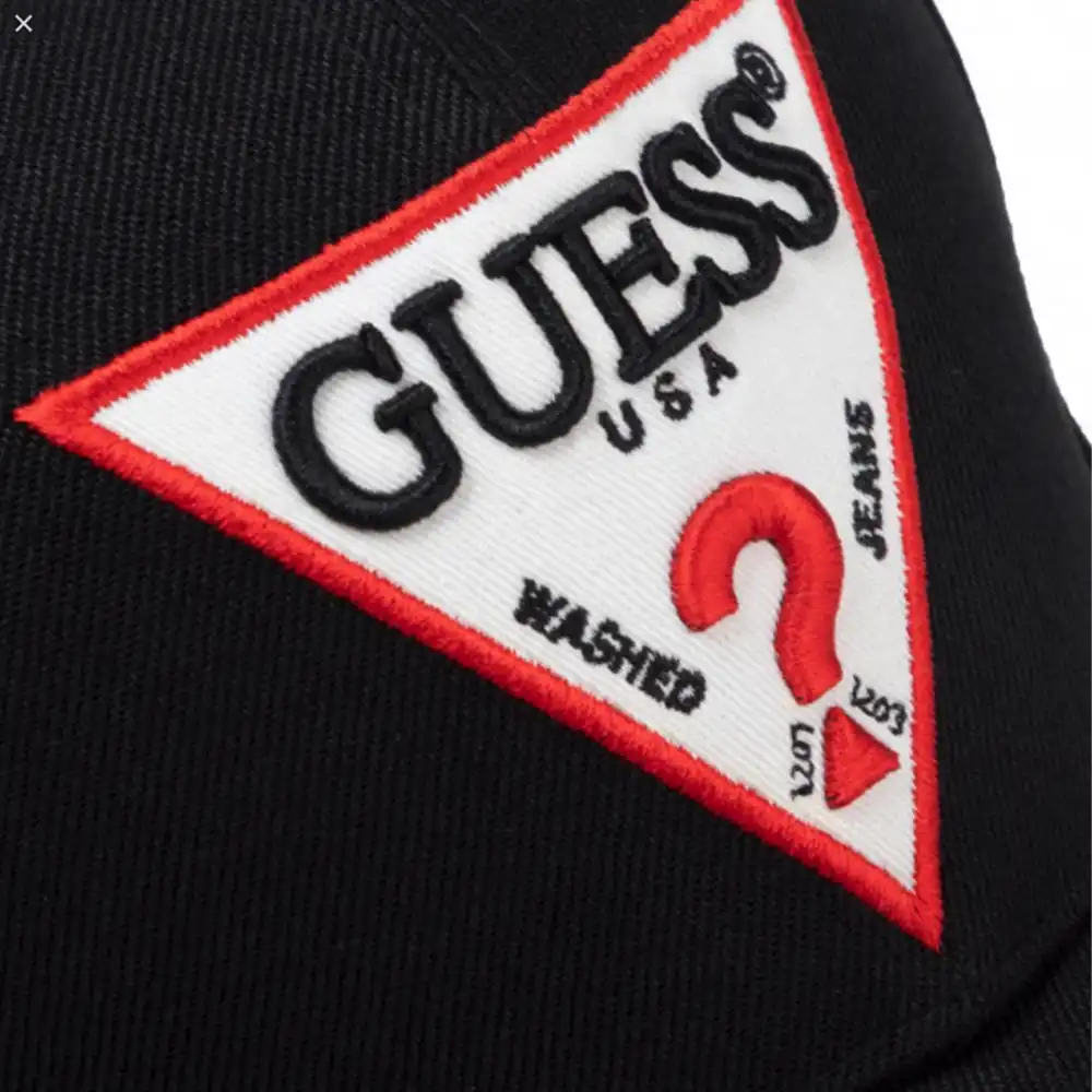 Casquette homme Guess logo triangle Noir - ZESHOES