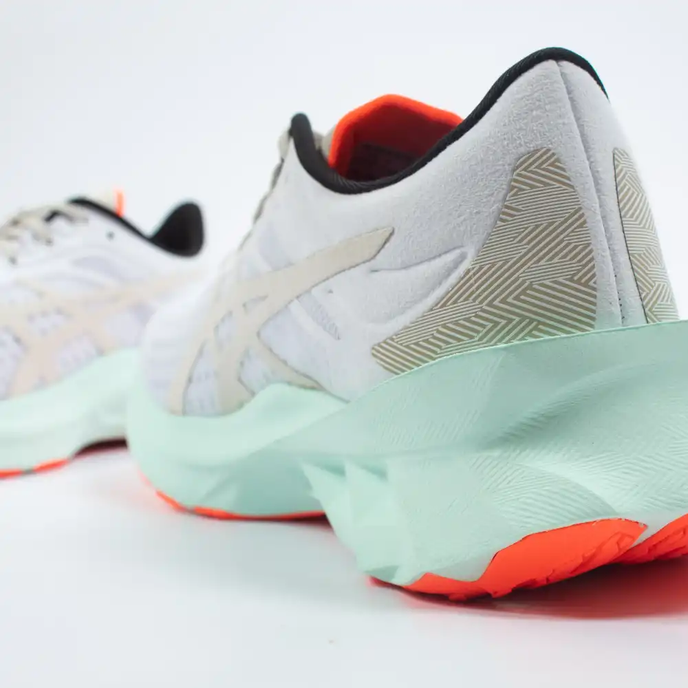 Basket basse femme Asics Novablast SPS Blanc - ZESHOES