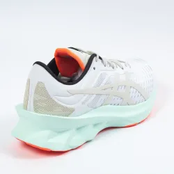 Basket basse femme Asics Novablast SPS Blanc - ZESHOES