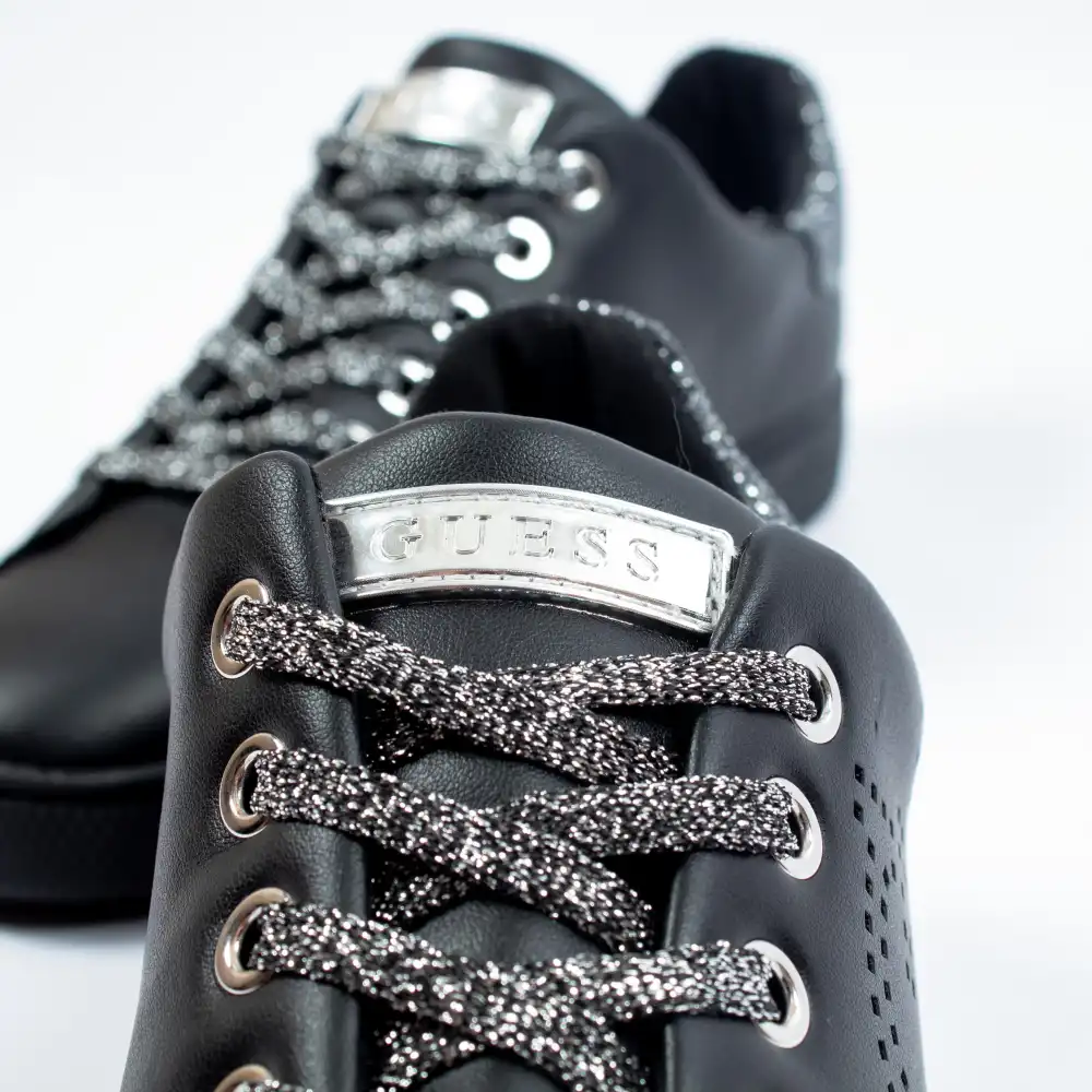 Basket basse femme Guess Ranvo Perforated Sneaker Noir - ZESHOES