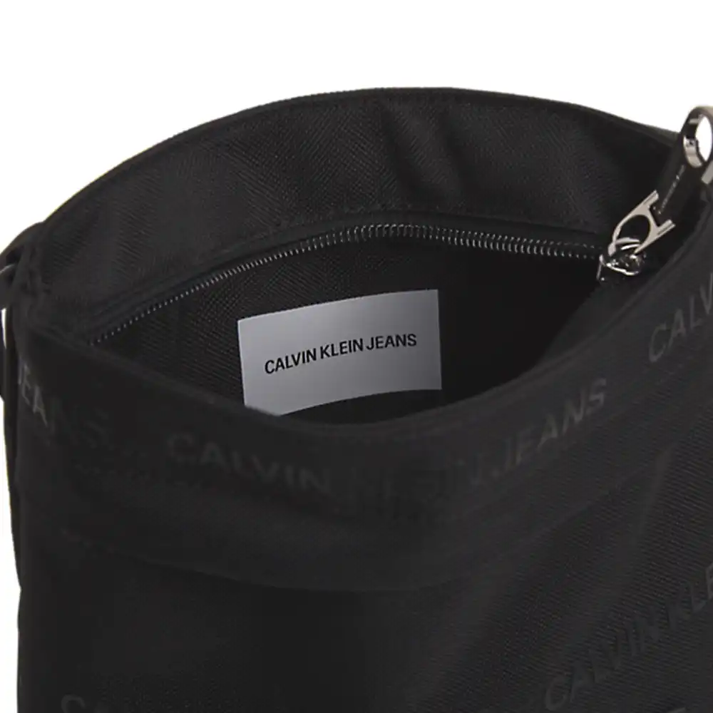 Sac a bandouliere homme Calvin Klein Essential micro flatpack Noir - ZESHOES