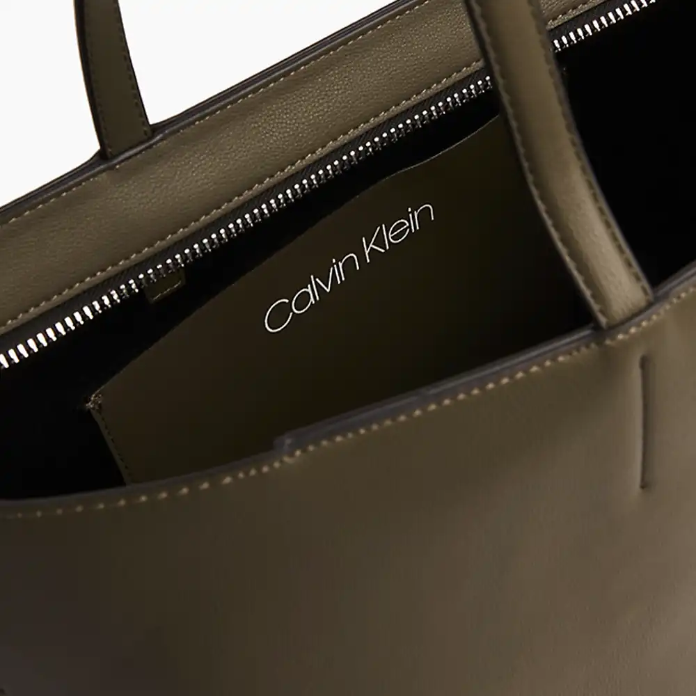 Must f19 med shopper Calvin Klein - 2 Must f19 med shopper Calvin Klein - 2