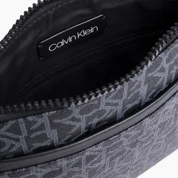 Pochette homme Calvin Klein Mono flat crossover Noir - ZESHOES Pochette homme Calvin Klein Mono flat crossover Noir - ZESHOES