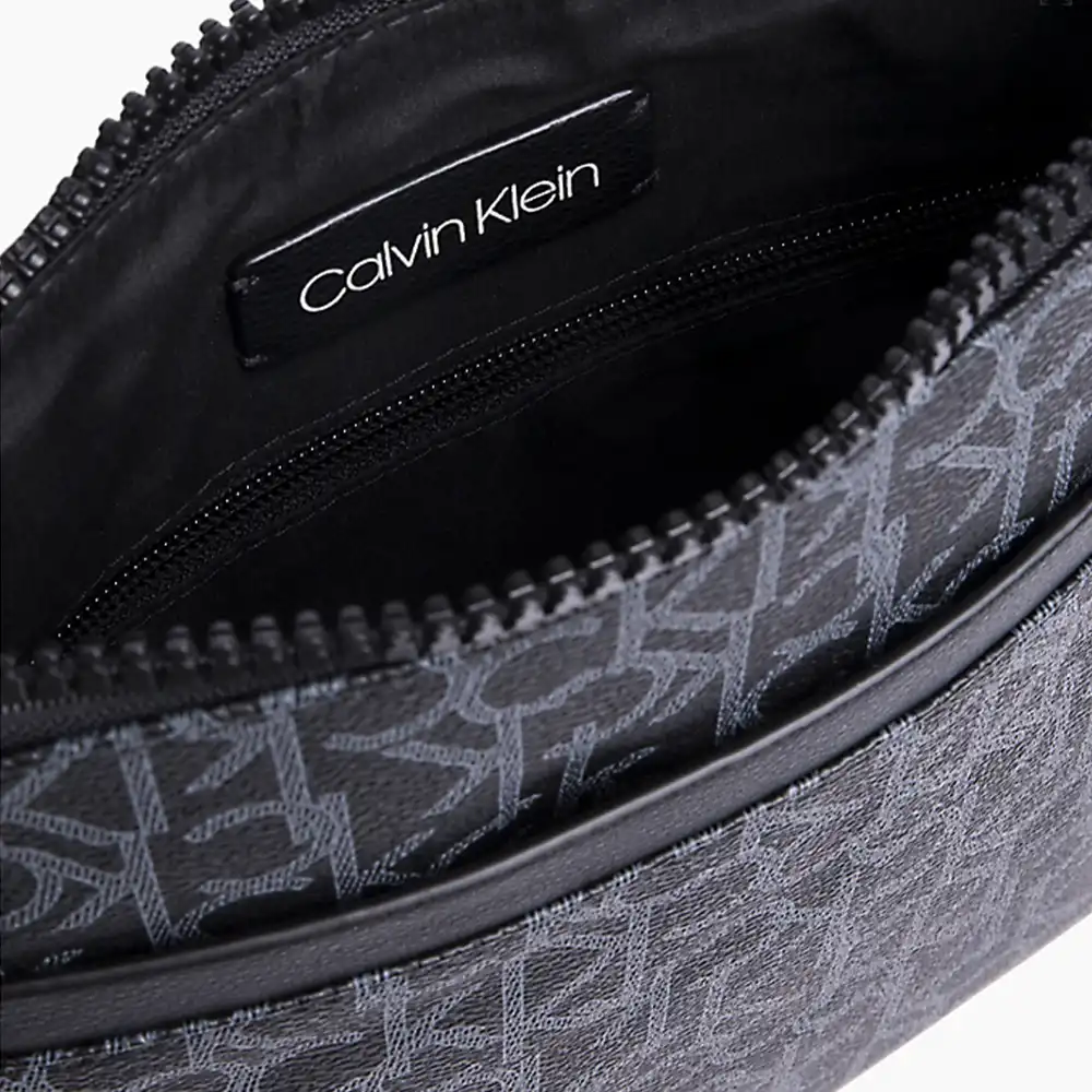 Pochette homme Calvin Klein Mono flat crossover Noir - ZESHOES Pochette homme Calvin Klein Mono flat crossover Noir - ZESHOES