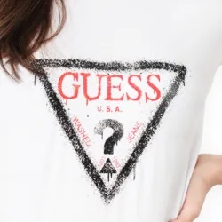 Tee shirt manche courte femme Guess flag logo Blanc - ZESHOES