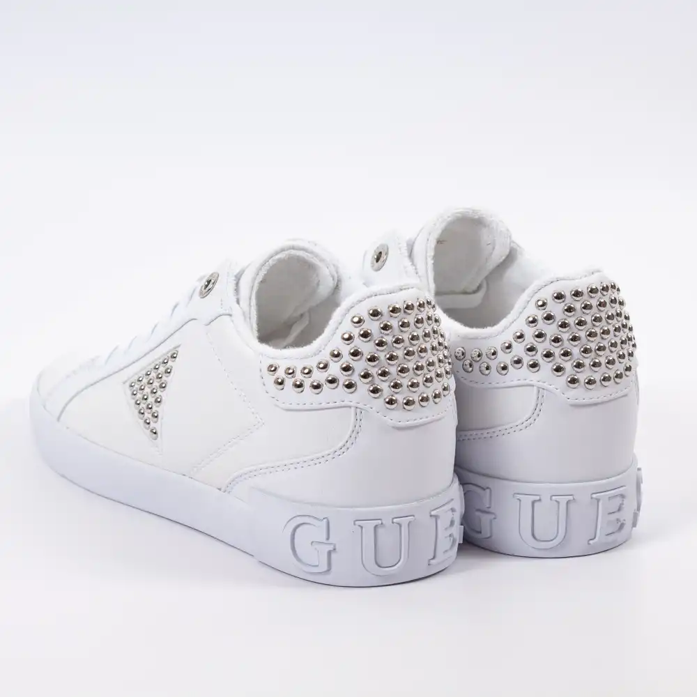 Basket basse femme Guess Triangle logo Blanc - ZESHOES Basket basse femme Guess Triangle logo Blanc - ZESHOES