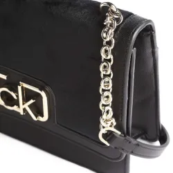Sac bandoulière femme Calvin Klein gold logo Noir - ZESHOES Sac bandoulière femme Calvin Klein gold logo Noir - ZESHOES