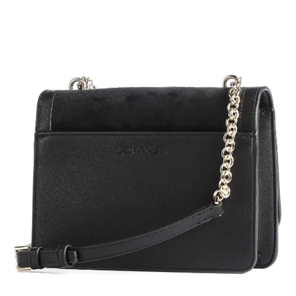 Sac bandoulière femme Calvin Klein gold logo Noir - ZESHOES Sac bandoulière femme Calvin Klein gold logo Noir - ZESHOES