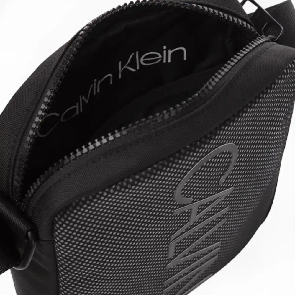Sac a bandouliere homme Calvin Klein Reporter s Noir - ZESHOES Sac a bandouliere homme Calvin Klein Reporter s Noir - ZESHOES