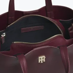 Sac a main femme Tommy Jeans Charming satchel Bordeaux - ZESHOES Sac a main femme Tommy Jeans Charming satchel Bordeaux - ZESHOES