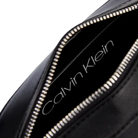 Produits victimes de leur succès Calvin Klein Noir Camera bag