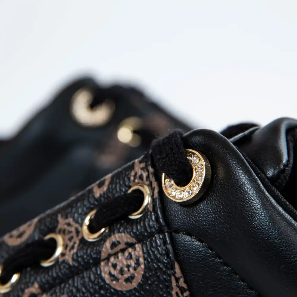 Basket basse femme Guess Only logo Noir - ZESHOES Basket basse femme Guess Only logo Noir - ZESHOES