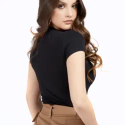 Tee shirt manche courte femme Guess Classic logo triangulaire Noir - ZESHOES