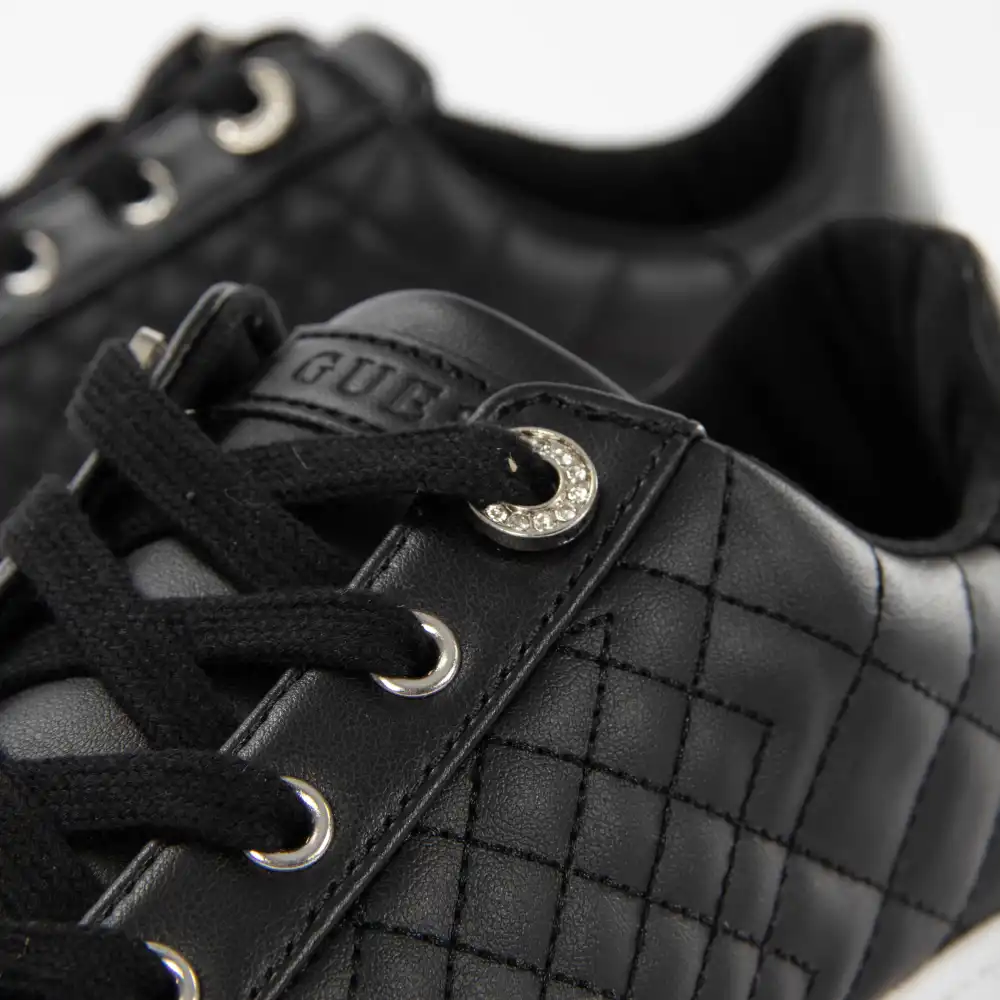 Basket de ville basse femme Guess Style matelassé Noir - ZESHOES Basket de ville basse femme Guess Style matelassé Noir - ZESHOES