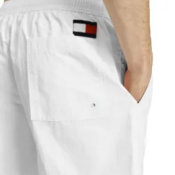 Short de bain homme Tommy Jeans Flag logo Blanc - ZESHOES Short de bain homme Tommy Jeans Flag logo Blanc - ZESHOES